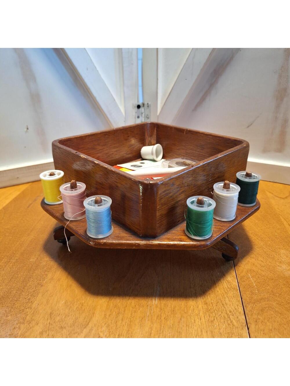 VTG Lazy Susan Sewing Thread Spool Caddy w/12 Spools Of Thread And Accessories